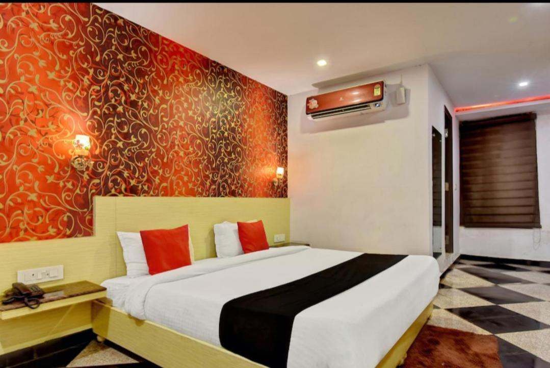 Hotel Citi Club Kanpur Esterno foto