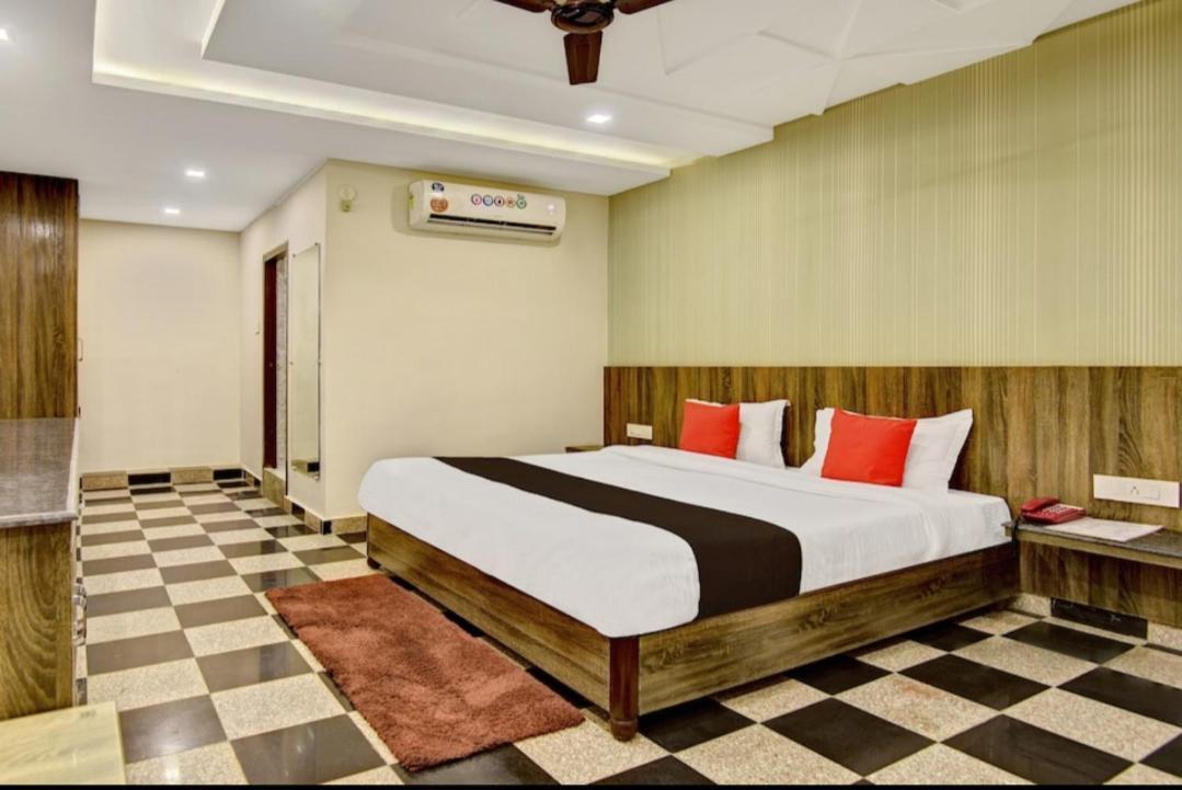 Hotel Citi Club Kanpur Esterno foto