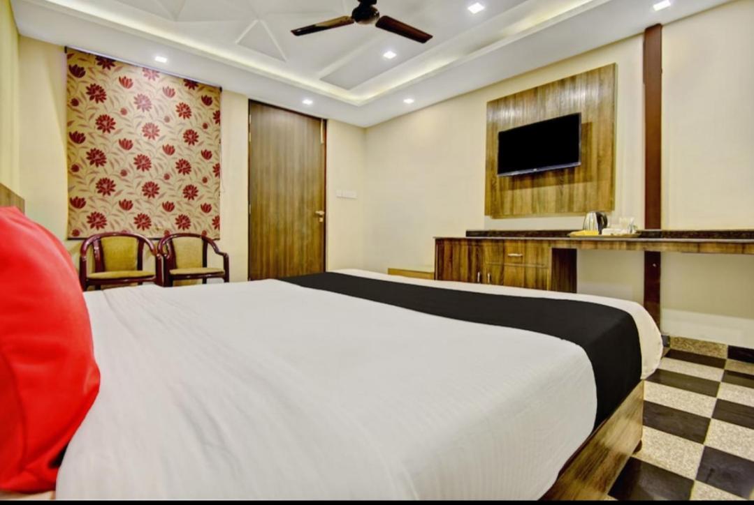 Hotel Citi Club Kanpur Esterno foto