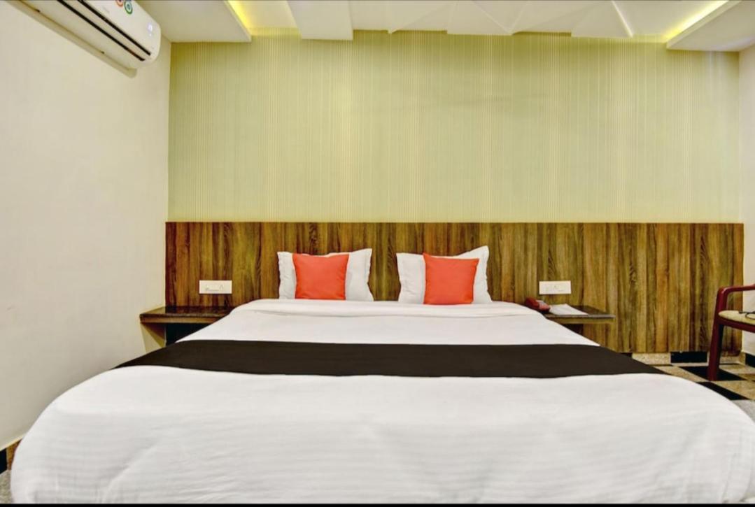 Hotel Citi Club Kanpur Esterno foto