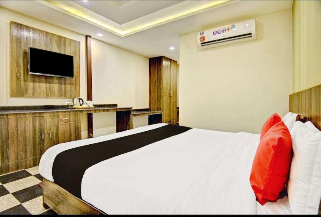 Hotel Citi Club Kanpur Esterno foto