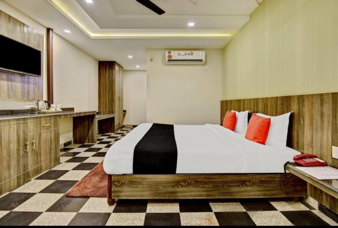 Hotel Citi Club Kanpur Esterno foto