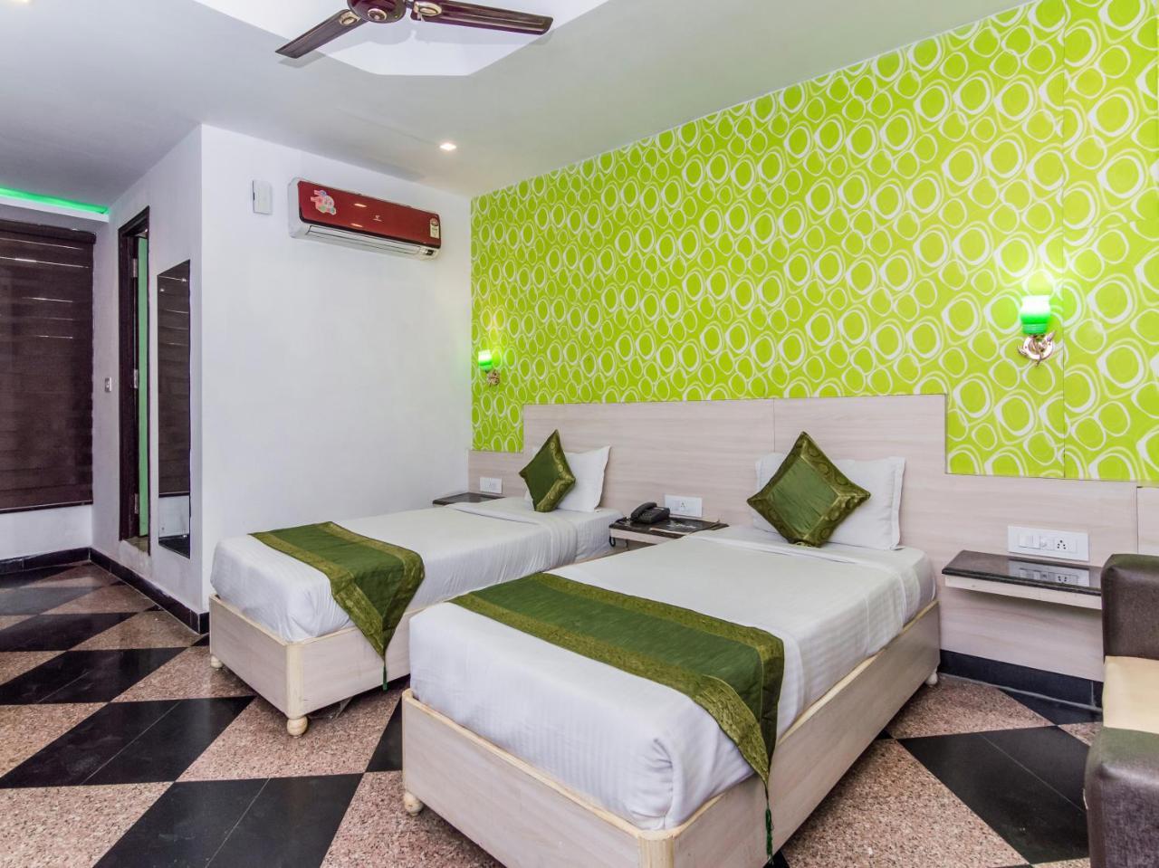 Hotel Citi Club Kanpur Esterno foto